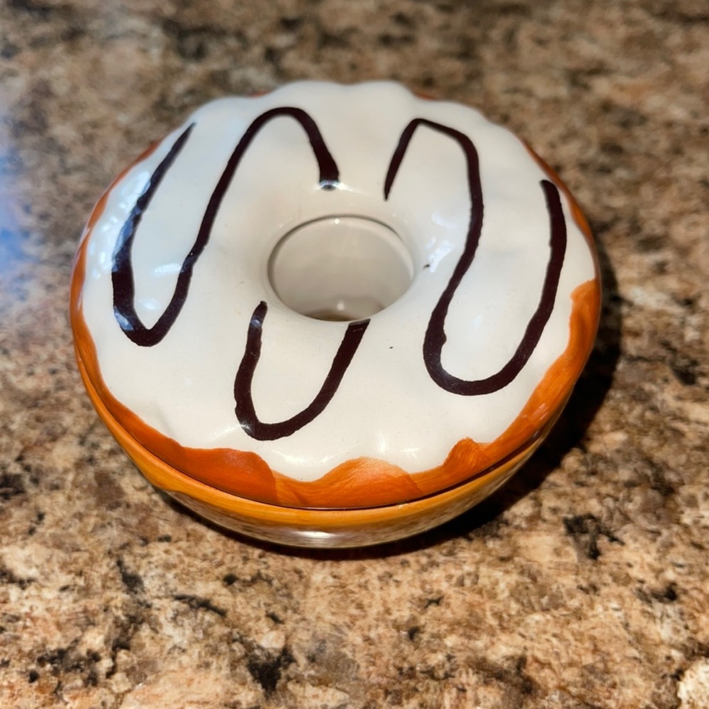Ceramic donut container